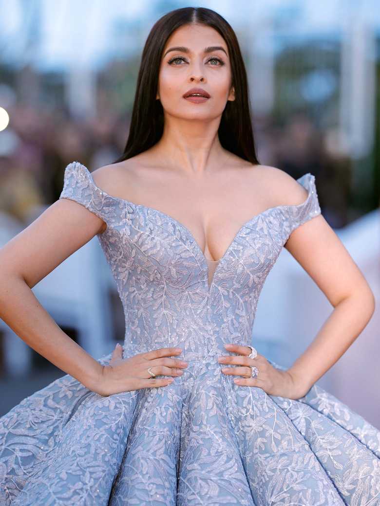 Aishwarya Rai's Butterfly Dress at Cannes Film Festival Took 3,000 Hours To  Make