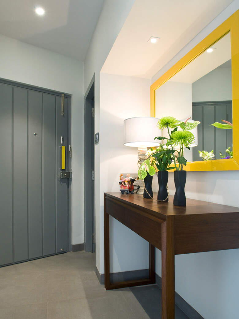 Yellow mirror for the sunshine home