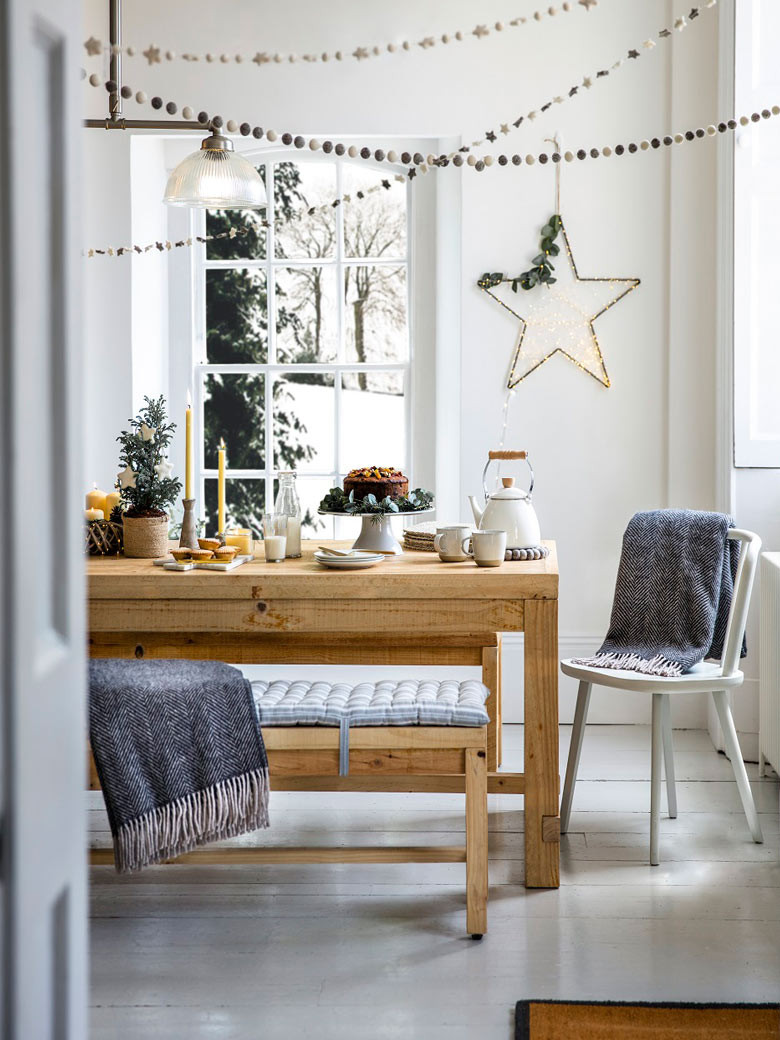 Get Inspired by 25 Scandinavian Christmas Dining Room Decor Ideas