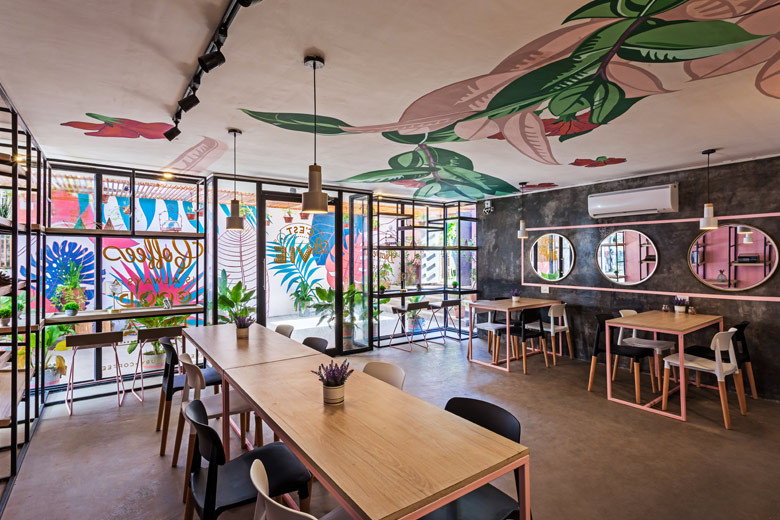 This cafe gives patrons a taste of the tropics 