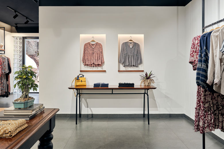 This minimal boutique store champions monochrome | Goodhomes.co.in