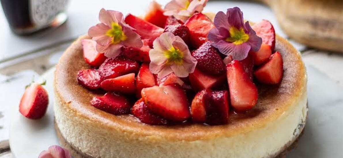 baked cheesecake with strawberries | Goodhomes.co.in