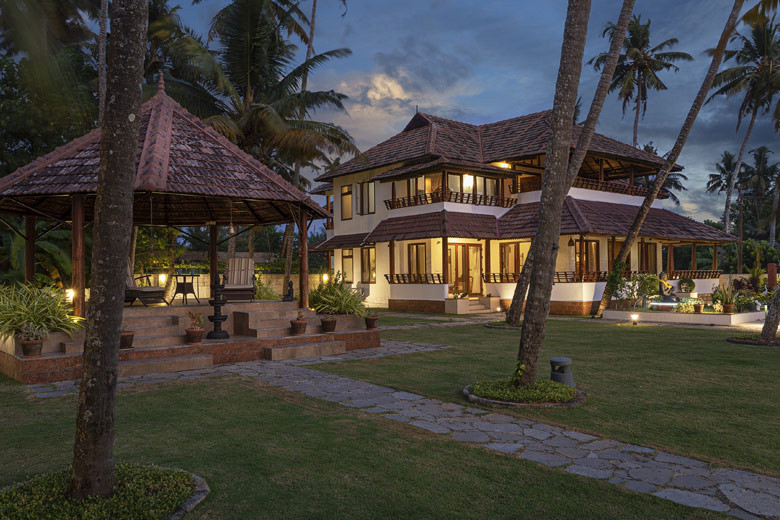 Right on Cherai beach, this home celebrates the rich architecture of ...