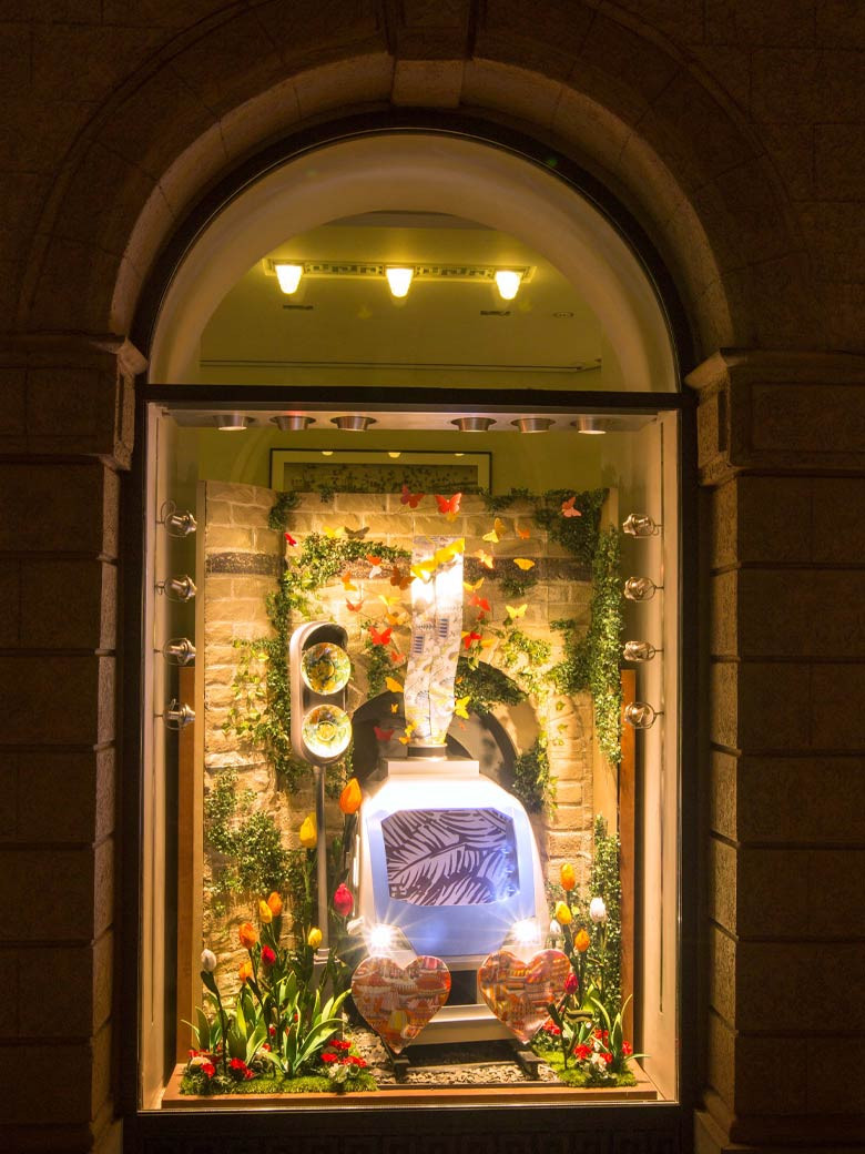 We know it's festive season when Hermès announces their window