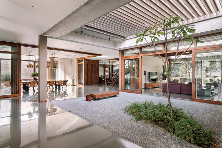 Mango trees and archtypal courtyards breathe life into this family home ...