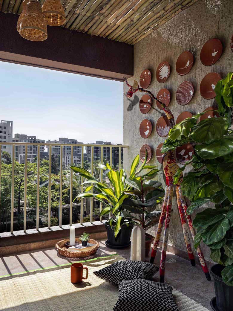 A Skillfully Articulated Pune Home That Showcases Local Indian Arts 